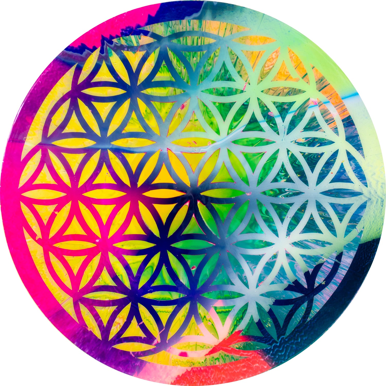 Callen Schaub’s cheerful circular painting, Càirdeas, features a blue and pink hand-stenciled flower-of-life lattice design over a diffuse yellow and green background using the artist’s signature pour and spin techniques. 